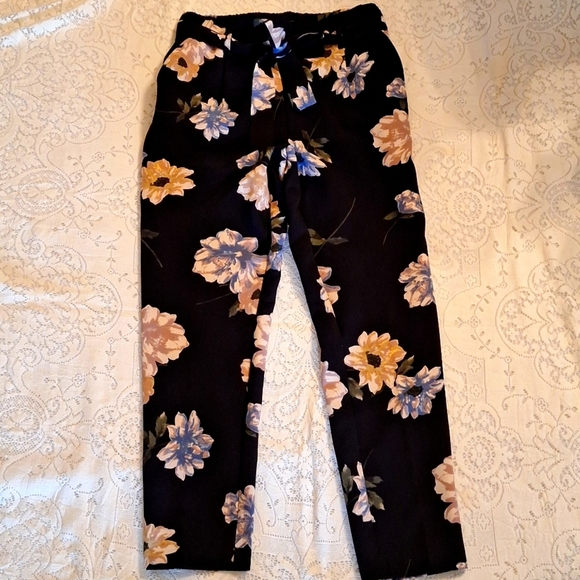 C by one Pants - C BY ONE Casual Floral Tie Waist Pant